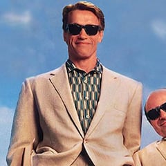 El día que Danny DeVito le dio marihuana a Arnold Schwarzenegger en pleno rodaje