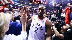 TORONTO, ON - MAY 12: Kawhi Leonard #2 of the Toronto Raptors leaves the court after sinking a buzzer beater to win Game Seven of the second round of the 2019 NBA Playoffs against the Philadelphia 76ers at Scotiabank Arena on May 12, 2019 in Toronto, Canada. NOTE TO USER: User expressly acknowledges and agrees that, by downloading and or using this photograph, User is consenting to the terms and conditions of the Getty Images License Agreement.   Vaughn Ridley/Getty Images/AFP
 == FOR NEWSPAPERS, INTERNET, TELCOS &amp; TELEVISION USE ONLY ==