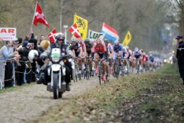 Pertenece al grupo de cinco pruebas clásicas, conocidas como 'Monumentos del ciclismo': Milán-San Remo, Tour de Flandes, Lieja-Bastoña-Lieja y Giro de Lombardía.