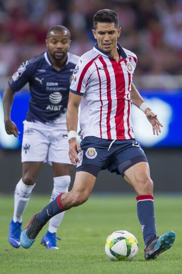 Le ha dado a las Chivas el soporte que necesitaban en media cancha. Es uno de los responsables del buen momento del Rebaño Sagrado, ha jugado en los 9 partidos de liga como títular y ha estado en casi todos los minutos ya que sólo salió de cambio en uno, al 87'.