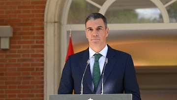 El presidente del Gobierno, Pedro Sánchez, durante una declaración institucional, en el Palacio de La Moncloa, a 4 de septiembre de 2024, en Madrid (España). Durante su comparecencia, Sánchez ha puesto en valor la figura de José Luis Escrivá como nuevo gobernador del Banco de España y ha asegurado que, con su nombramiento, "la institución gana un gran gobernador y la economía española sale reforzada y prestigiada a nivel europeo y a nivel internacional". Como consecuencia del nombramiento de Escrivá como gobernador del Banco de España, Sánchez ha nombrado a su director de gabinete nuevo ministro para la Transformación Digital y de la Función Pública.
04 SEPTIEMBRE 2024;DECLARACIONES;INSTITUCIONALES;RUEDA DE PRENSA;
Pool Moncloa/Borja Puig de la Be
04/09/2024