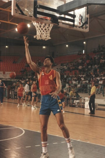 Han pasado ya 29 a?os, pero nadie ha logrado lo que Villacampa ante Venezuela en aquel Mundial de Argentina de 1990. El 15 de agosto de 1990 acab車 con 48 puntos, la mejor anotaci車n de siempre en un partido de la Selecci車n. Firm車 17/20 en tiros de dos, 2/3
