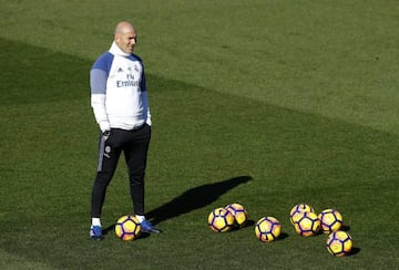 Zinedine Zidane will avoid the wrath of Florentino Perez, whatever the result at Mestalla on Wesnesday