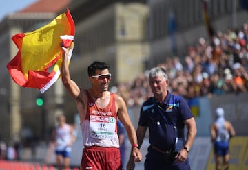 El murciano Miguel Ángel López (34 años) ha conseguido el oro en los 35 km marcha en el Europeo disputado en la capital alemana.