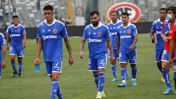 Futbol, Colo Colo vs Universidad de Chile.
Fecha 5, campeonato Nacional 2022.
Los jugadores de Universidad de Chile se lamentan luego de perder contra Colo Colo el partido de primera division realizado en el estadio Monumental.
Santiago, Chile.
06/03/2022
Marcelo Hernandez/Photosport

Football, Colo Colo vs Universidad de Chile.
5th date, 2022 National Championship.
Universidad de Chile’s players react after losing against Colo Colo for first division match at Santa Laura stadium.
Santiago, Chile.
06/03/2022
Marcelo Hernandez/Photosport