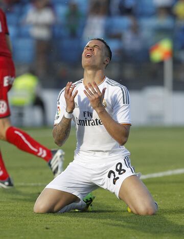 La gran temporada que ha realizado con el Rayo Vallecano no ha sido suficiente para quedarse en el Madrid. El club negocia con el Benfica su salida, los portugueses ofrecen 20 millones de euros y el Real Madrid pide 25.