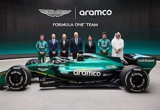 Aston Martin luce el AMR26