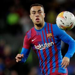 AsÍ luce el panorama de Sergiño Dest en el Barcelona ante la posible salida de Dani Alves