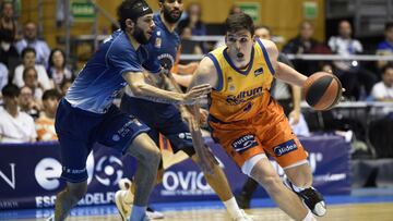 El Valencia sufre en Santiago pero conserva la tercera plaza