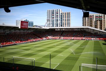 Con capacidad para 17250 espectadores este estadio albergará, entre otros, el Alemania - España del 12 de julio y el Dinamarca - España del 16 de julio, así como uno de los partidos de Cuartos de Final. Es utilizado tanto para partidos de fútbol, ya que es sede del Brentford Community Stadium, como de rugby, ya que acoge desde 2020 al London Irish Rugby Club. Se inauguró en 2020, ya que antiguamente la sede del Brentford era el estadio Griffin Park.