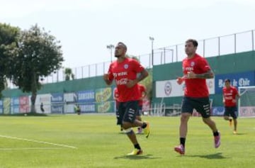 Vidal, Mena y más atrás Aránguiz. Tres que serán titulares el martes.