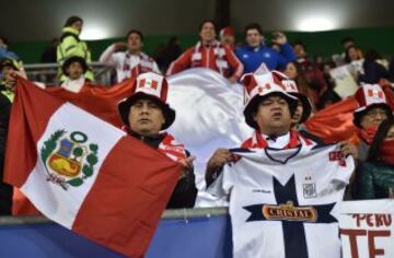 Perú ante Bolivia en Temuco. Los hinchas pusieron el color en las tribunas.