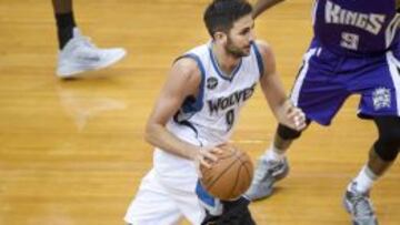 Ricky Rubio, en acción ante Rajon Rondo.