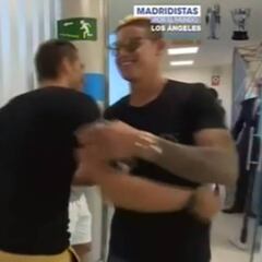 Así se saludó James Rodríguez con Theo