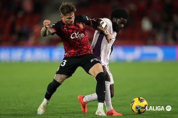 El lateral argentino ha recuperado el nivel. Dominó su banda, tanto en defensa como en ataque. Su esfuerzo para frenar a un fresco Misehouy, que salió de revulsivo.