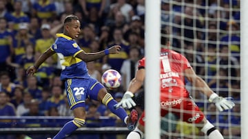 Sebastián Villa en un partido de Boca Juniors.