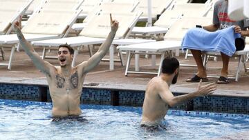 Juancho Hernang&oacute;mez, Oriola y Sastre, entre otros, se divirtieron en la piscina del hotel de la Selecci&oacute;n espa&ntilde;ola en Cluj-Napoca.