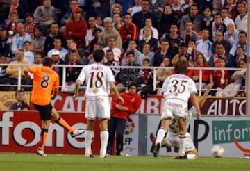 Sentenció la Liga en la temporada 2003-04 con un gol en el Sánchez Pizjuán, en el minuto 89 de la jornada 36 que le daba el campeonato al Valencia. Fue la última Liga del equipo ché. Antes, Vicente había hecho el 1-0. Baraja le metió cuatro goles al Sevilla. En toda su carrera, con tres equipos distintos: Atlético B, Valladolid y Valencia.