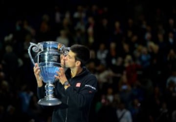 Novak Djokovic venció a Berdych y aseguró el número uno del mundo.