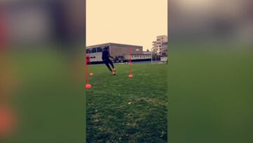 Aubameyang hace maravillas: ¡qué control, qué volea!