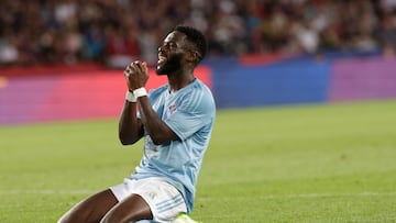 El delantero costamarfileño del  Celta de Vigo Jonathan Bamba durante el encuentro de la jornada 6 de LaLiga entre FC Barcelona y RC Celta de Vigo, en el Estadio Olímpico de Montjuic, en Barcelona.