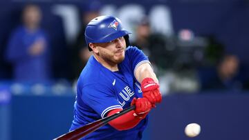 TORONTO, ON - APRIL 28: Alejandro Kirk #30 of the Toronto Blue Jays hits a single in the sixth inning against the Seattle Mariners at Rogers Centre on April 28, 2023 in Toronto, Ontario, Canada. Vaughn Ridley/Getty Images/AFP (Photo by Vaughn Ridley / GETTY IMAGES NORTH AMERICA / Getty Images via AFP)