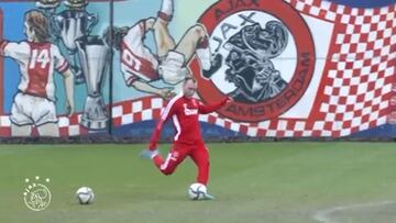 Imposible no sonreír: 15" de Eriksen jugando al fútbol