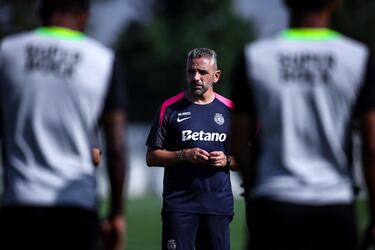 Luis Suárez ya da ejemplo en Sporting