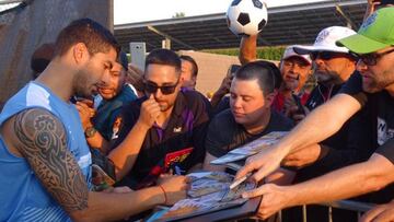 Suárez entrena con Uruguay y podría jugar la fase de grupos