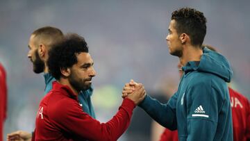 Klopp: "Salah and Cristiano Ronaldo are both model professionals"