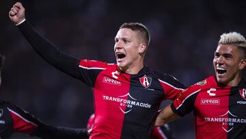 Julio César Furch festeja un gol con los Rojinegros del Atlas
