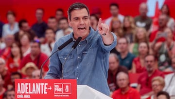 El presidente del Gobierno y candidato a la reelección por el PSOE, Pedro Sánchez, durante el acto de cierre de campaña del PSOE, en el polideportivo La Alhóndiga, 21 de julio de 2023, en Getafe, Madrid (España). Este es el último acto de la campaña electoral del PSOE de cara a las elecciones generales del próximo domingo 23 de julio. El PSOE se ha decantado por echar el cierre a la campaña en Getafe, uno de sus feudos del sur de Madrid en los que logró mantener la alcaldía tras las elecciones municipales del 28 de mayo. Los líderes del PSOE, de Vox y de Sumar, han coincidido en la elección de Madrid para el último acto de campaña.
21 JULIO 2023
Ricardo Rubio / Europa Press
21/07/2023