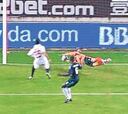Casillas hizo en Sevilla la parada imposible