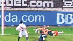 Casillas hizo en Sevilla la parada imposible