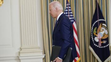El presidente Joe Biden se va despu&eacute;s de hablar desde el Comedor Estatal de la Casa Blanca en Washington, el viernes 3 de septiembre de 2021, sobre el informe de empleos de agosto. 