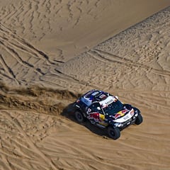 Sainz se aleja del rumbo a la vez que Al Attiyah rompe la teoría