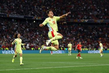 0-1. Martín Zubimendi celebra el primer tanto.