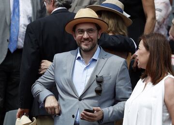 El nuevo ministro de Cultura y Deporte, Maxim Huerta en la grada viendo la final de Roland Garros.