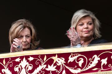 María Teresa Campos y Terelu disfrutan de las procesiones desde un balcón en Málaga.