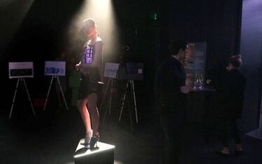 Ropa eléctrica inteligente, el futuro de la moda en la Paris Fashion Week
