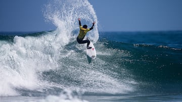 El rapanui Roberto Araki, campeón nacional de Surf