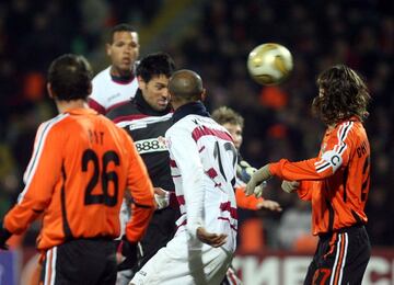 15/03/2007. Palop remata de cabeza un saque de esquina y marca en el descuento el gol del empate ante el Shakhtar Donetsk en los octavos de final de la Copa UEFA 2006/07.