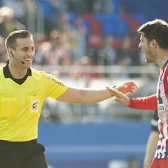 Alberola Rojas, una semana sin pitar tras la 'colleja' a Morata