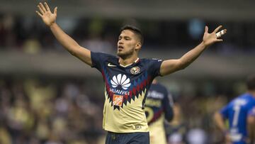 Bruno Valdez se barrió por el balón dentro del área y el central Oscar Macías Romo señaló mano del defensor americanista.
