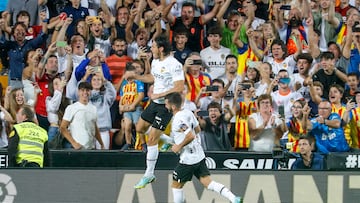 Cavani celebra un gol ante el Mallorca.