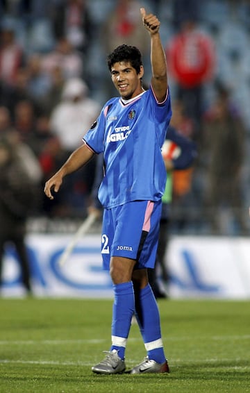 Jugó la temporada 2007/08 en el Getafe. Llegó al Real Madrid en 2009 donde estuvo hasta 2011.