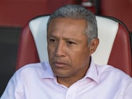 Action photo during the match Morelia vs Leon, Corresponding 14st Round of Tournament of League BBVA Bancomer MX at Morelos Stadium.
Foto de accion durante el partido Morelia vs Leon, Correspondiente a la Jornada 14 del Torneo Apertura 2017 de la Liga BBVA Bancomer MX, en el Estadio Morelos, en la foto: ROberto Hernandez DT Morelia
20/10/2017/MEXSPORT/Omar Martinez.