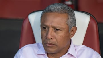 Action photo during the match Morelia vs Leon, Corresponding 14st Round of Tournament of League BBVA Bancomer MX at Morelos Stadium.
Foto de accion durante el partido Morelia vs Leon, Correspondiente a la Jornada 14 del Torneo Apertura 2017 de la Liga BBVA Bancomer MX, en el Estadio Morelos, en la foto: ROberto Hernandez DT Morelia
20/10/2017/MEXSPORT/Omar Martinez.