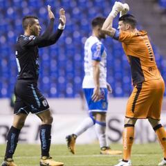 Querétaro empata de último minuto al Puebla en debut de Enrique Meza