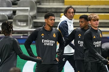 Bellingham, Vinicius y Nico Paz, durante el entrenamiento del Madrid.
